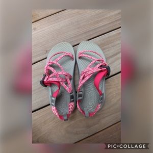Very cute,very pink, kids Chaco’s